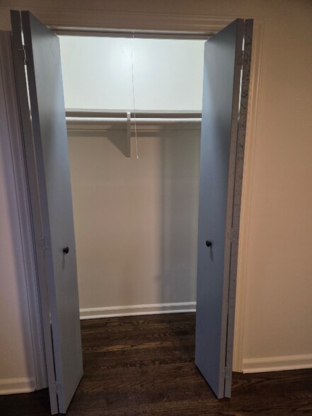 Building Photo - 1600 E 77th Terrace