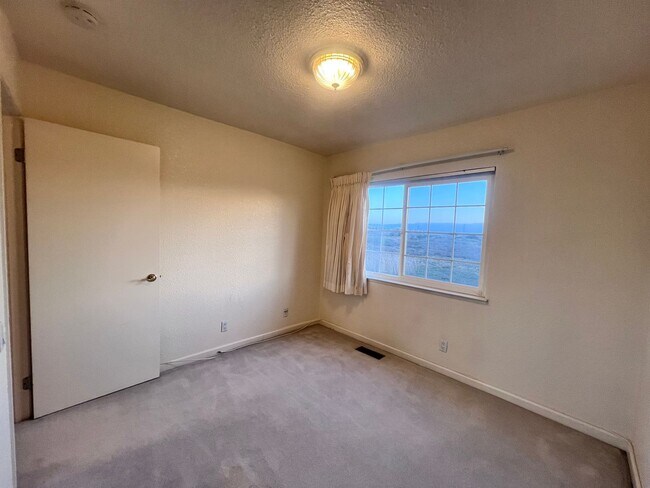 Building Photo - $500 OFF FIRST MONTH'S RENT!!!  BEAUTIFUL TWO LEVEL 3BD/3BA HOME AVAILABLE IN NEWARK, CA !!!!!!