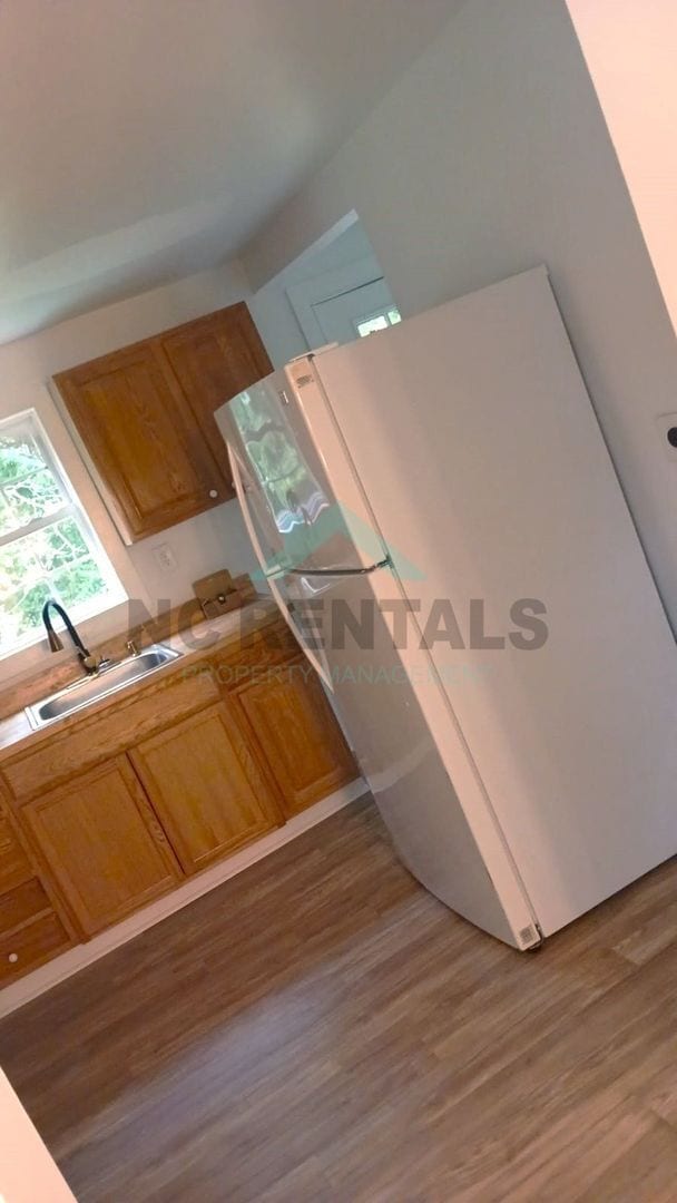 Building Photo - 427 Matthews St