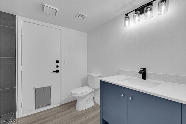 Building Photo - 6320 Peppermill Dr