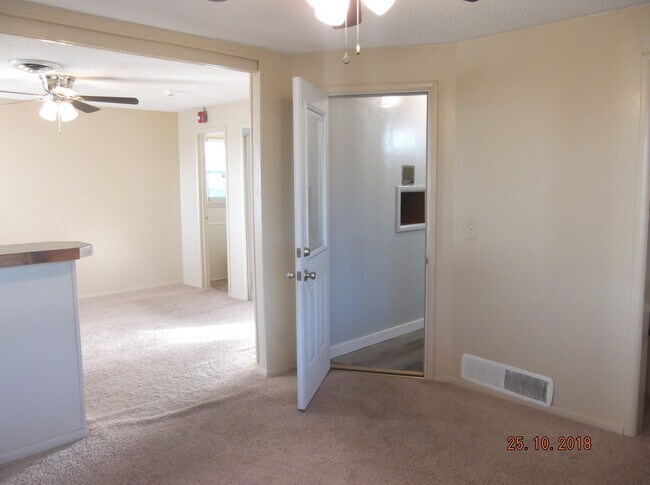 Building Photo - 904 W Hefner Rd