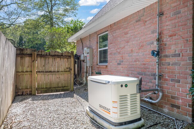 Building Photo - 414 Westwood Dr