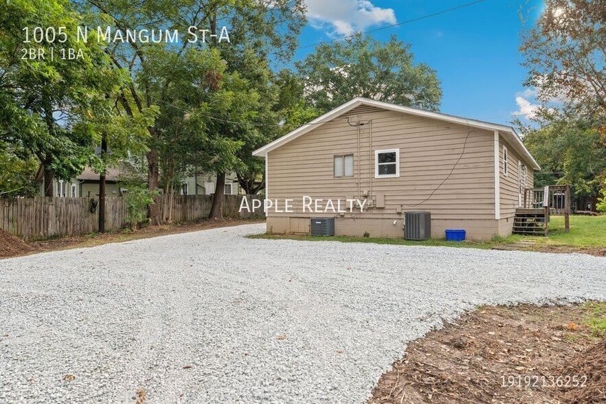 Building Photo - 1005 N Mangum St