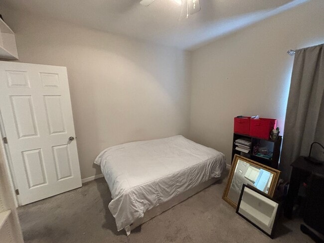 Building Photo - 2 Bed 2 Bath Townhouse