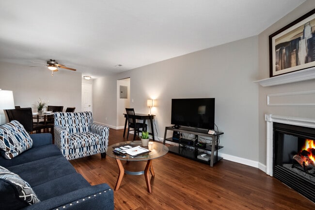 Building Photo - 1924-1969 Greenglen Dr