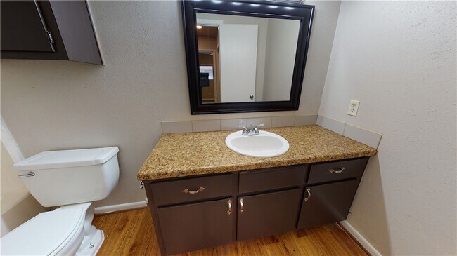 Building Photo - 2807 Longmire Dr