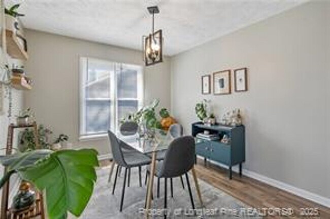 Building Photo - 2527 SIlverbell