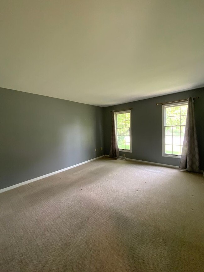 Building Photo - 64 Village Square Dr