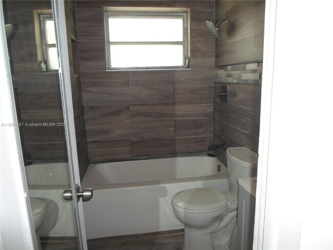 Building Photo - 60 NE 184th Terrace