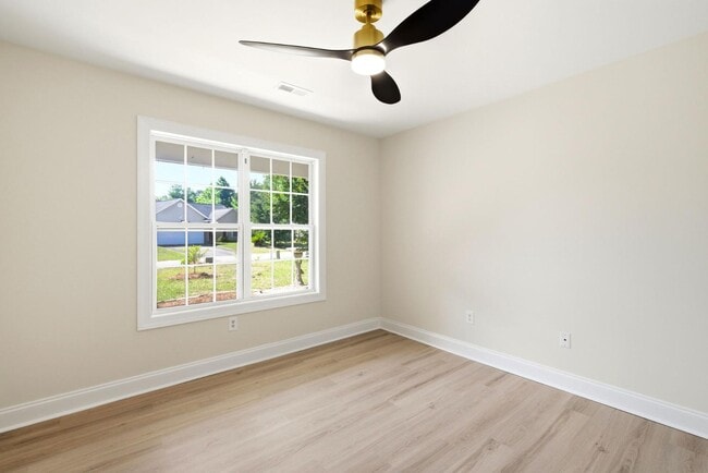 Building Photo - 215 Gardenview Ct NE