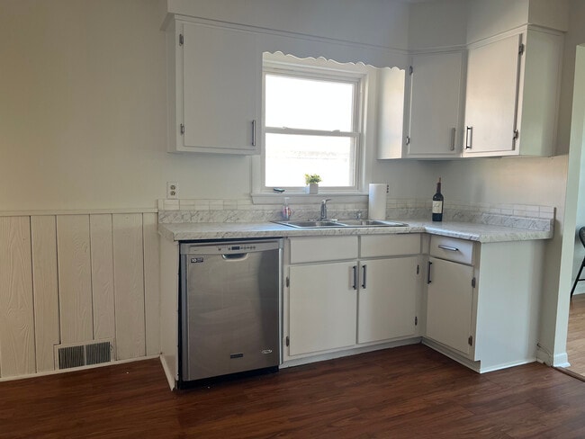 Building Photo - 4538 Dempster St