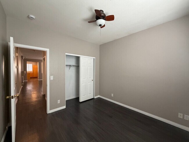 Building Photo - Beautiful 3 Bedroom 2 Bath Single Story Three Bedroom in Spring Mountain Ranch!