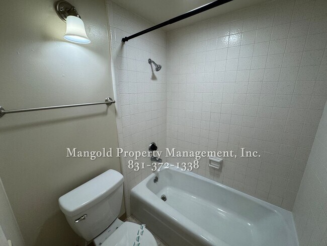 Building Photo - 500 Glenwood Cir