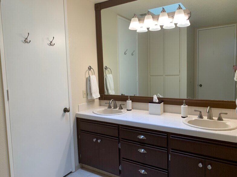 Building Photo - 28964 Desert Princess Dr