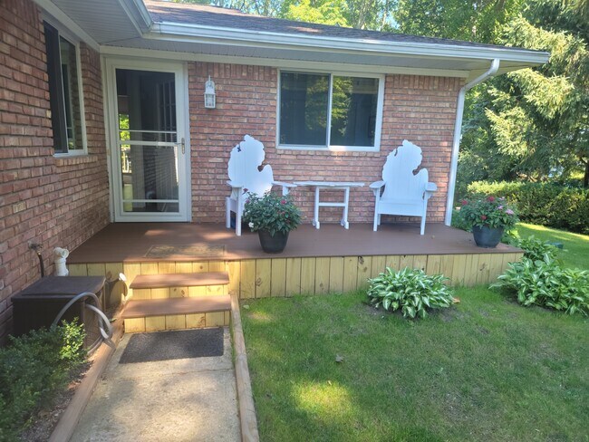 Building Photo - 9976 Edgewood Ave