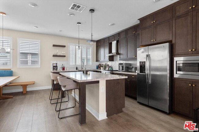 Building Photo - 127 Boeing Ln