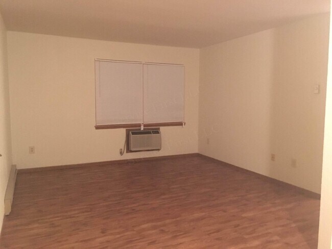 Building Photo - Marshfield Apartments