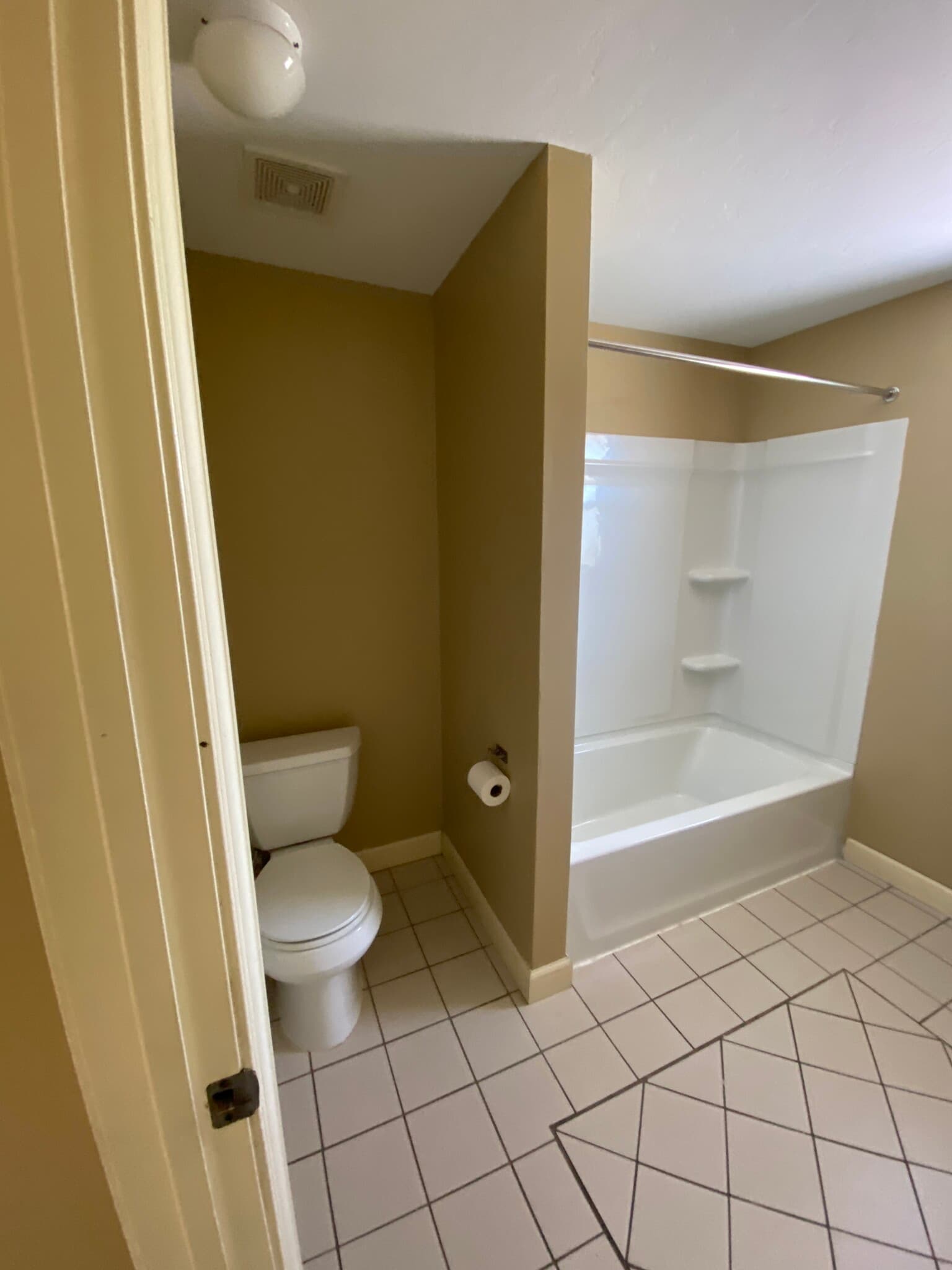 2nd floor bathroom - 5344 Caldwell St