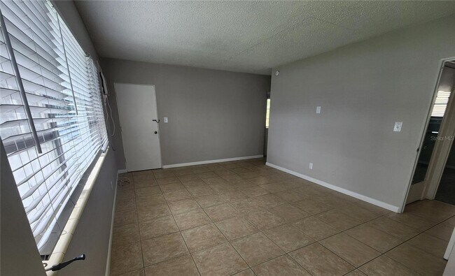 Building Photo - 487 1st St S