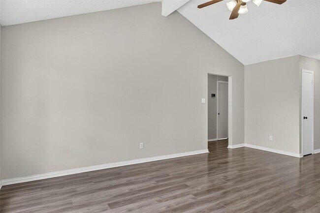 Building Photo - 10606 Forest Leaf Dr