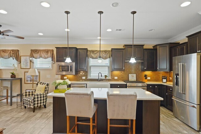 Building Photo - 10 Chicory Ct