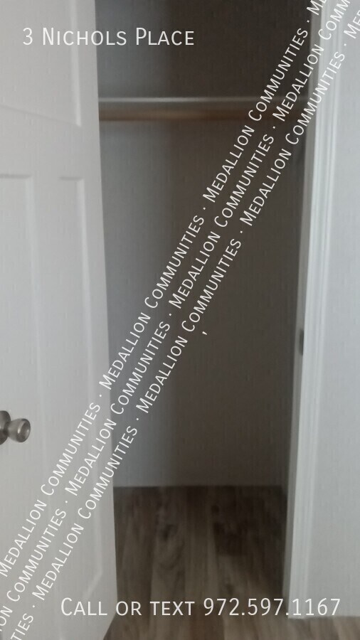 Building Photo - 3 Nichols Pl