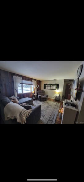 Building Photo - 2494 Hess Rd