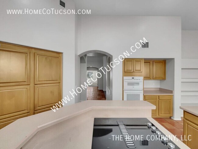 Building Photo - 6325 N Calle Del Halcon