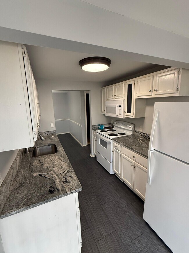 Building Photo - 13200 Chalet Pl