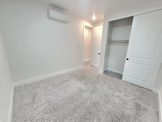 Building Photo - Modern Comfort in the Heart of SE Portland — 3 Bed, 2.5 Bath Home!