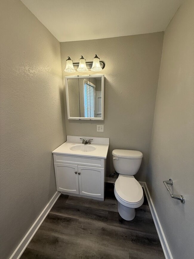 Building Photo - One bedroom available for an immediate mov...
