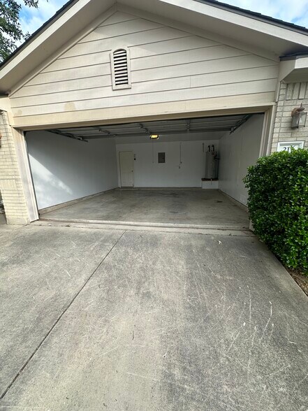 Building Photo - 213 Brahma Way