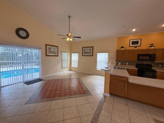 Building Photo - 501 Castlemain Cir