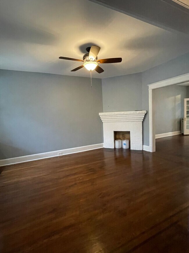 Building Photo - Beautiful Petworth Row House On Grant Circle Park W/Parking Included, Pets Welcomed, Updated Kitc...