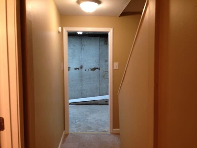 Building Photo - Cute! 2-Bedroom with walk-out basement!