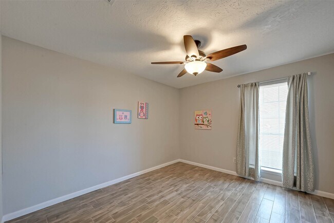 Building Photo - 1003 Shadow Mountain Dr