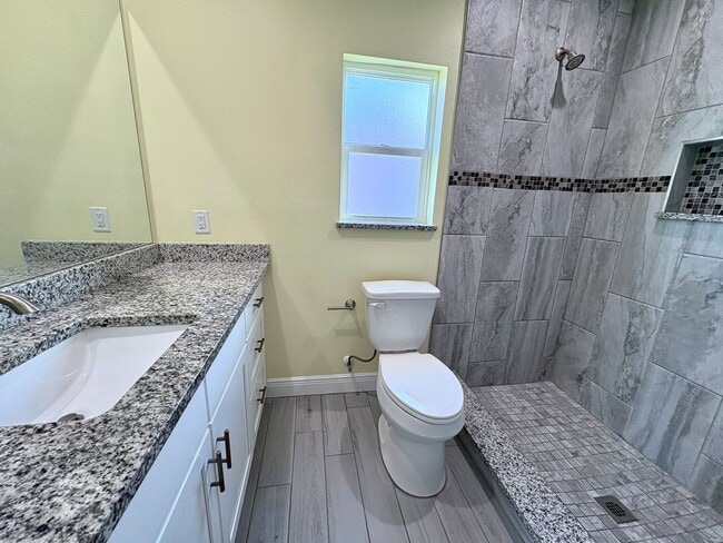 Building Photo - 621 E Virginia Ave