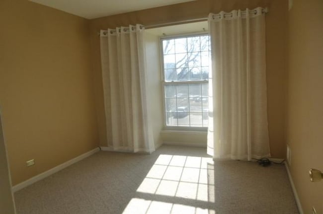 Building Photo - 5200 Carriage Way Dr