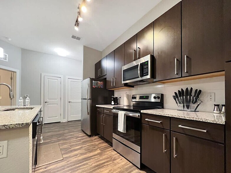 Building Photo - 2615 N Grady Ave