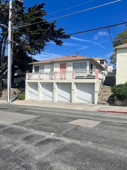 Front - 715 Cass St