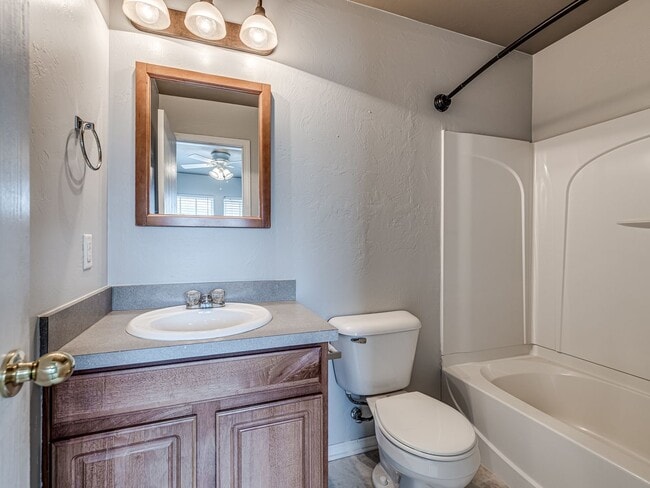 Building Photo - Charming Home in Edmond + Edmond Schools