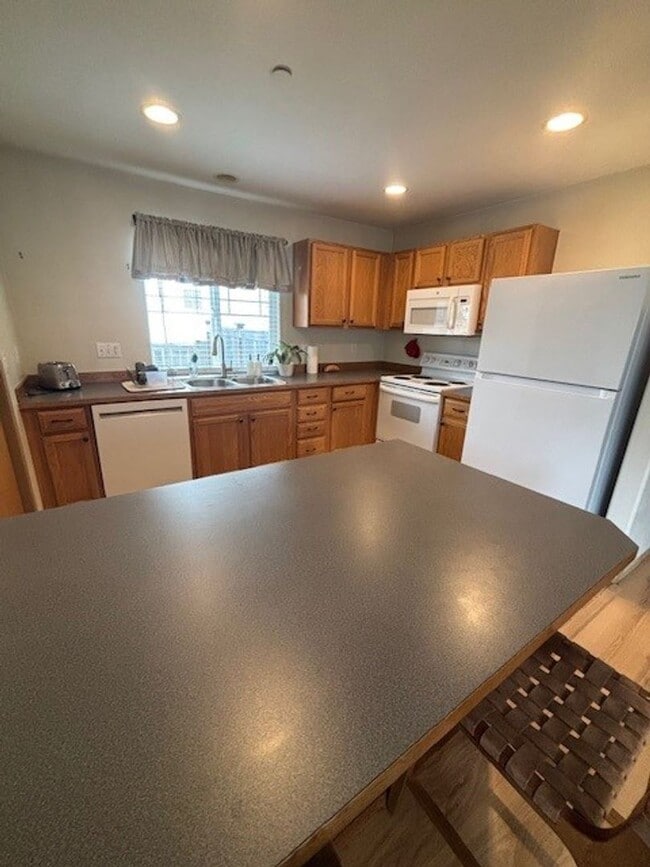 Building Photo - Charming 3-bedroom Dupont Home