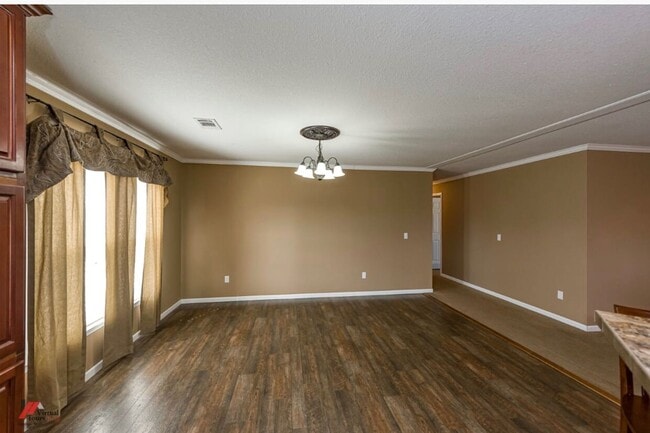 Building Photo - 571 7 Pines Rd