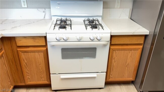 Building Photo - 830 Carnegie St