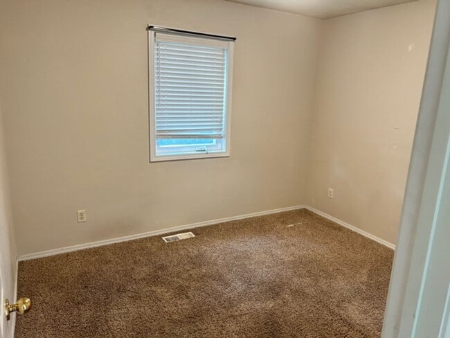 Building Photo - Updated 3-Bedroom Home In Great Neighborhood