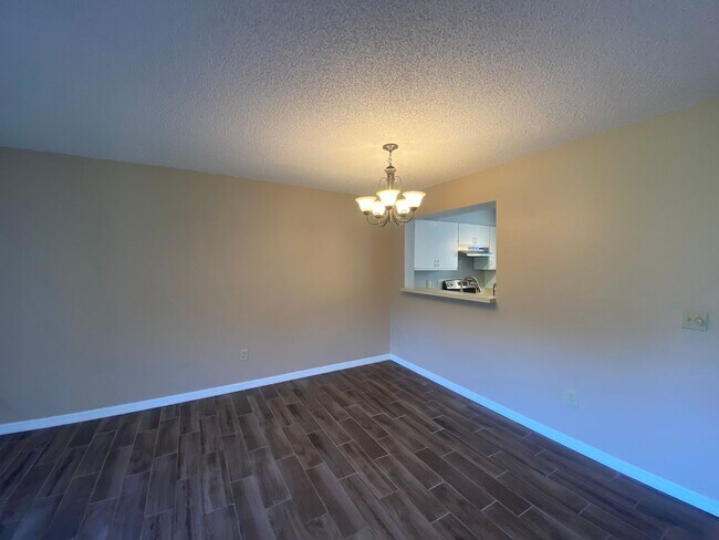 Building Photo - 3/2.5 IN BEACON HILL WITH BRICK FIREPLACE
