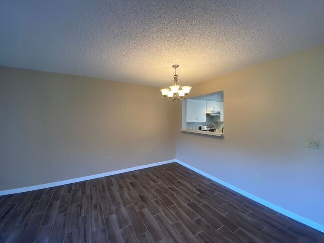 Building Photo - !!!Move In Special!!! 3/2.5 IN BEACON HILL...
