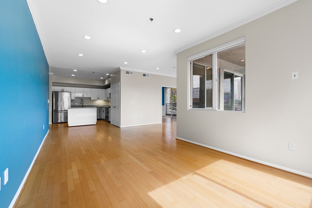 Building Photo - 1643 6th Ave