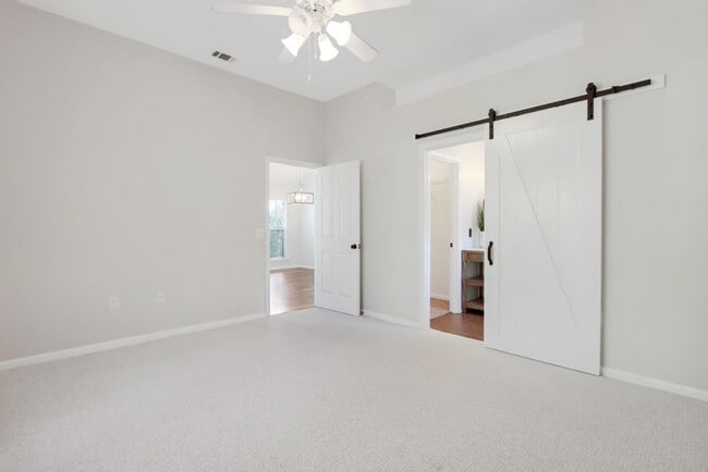 Building Photo - 3 Bed/2 Bath in Deep Water Community