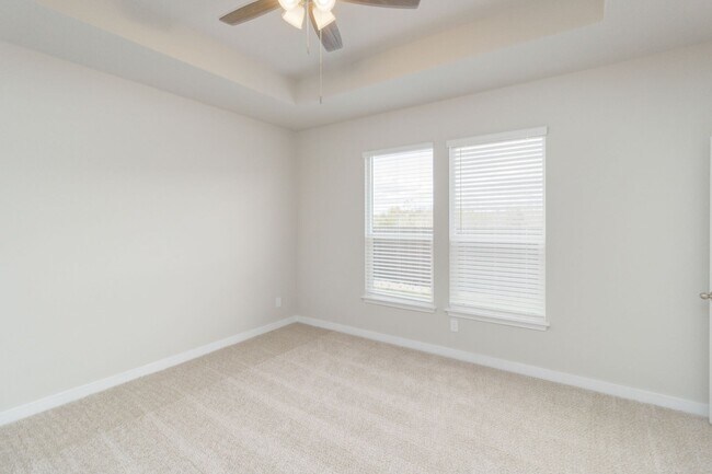 Building Photo - Stunning 3x2 Luxury Duplex in Buda, TX!